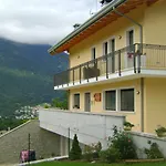 Rubino ゲストハウス Ponte nellʼAlpi