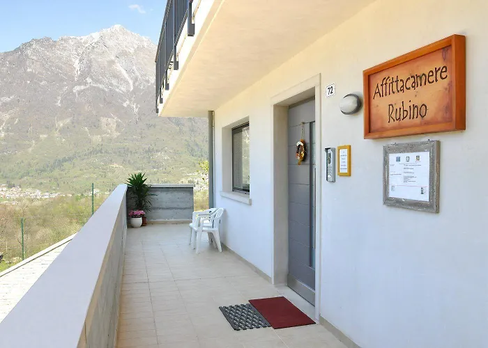 Pensjonat Rubino Ponte nellʼAlpi
